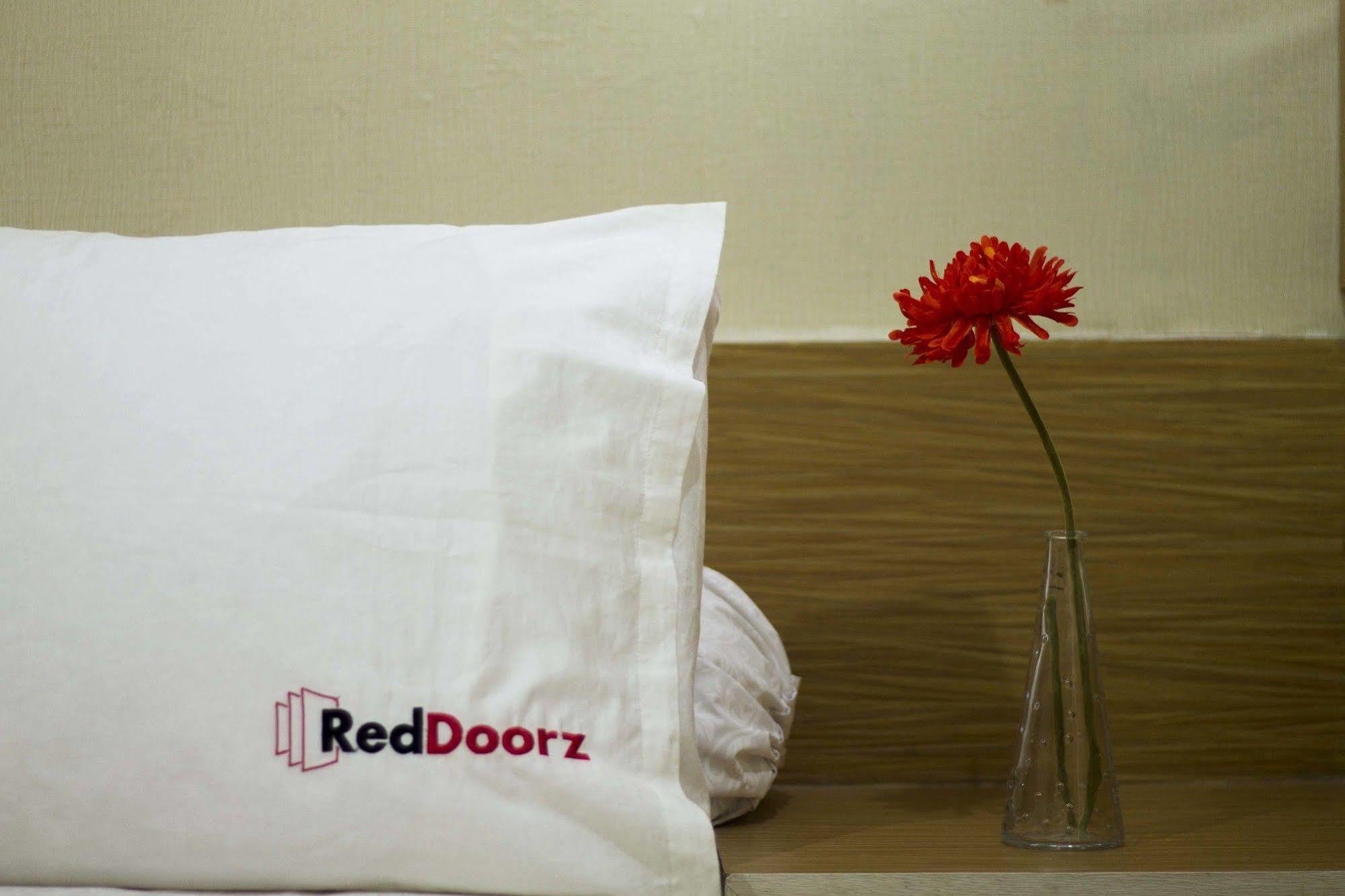 Reddoorz @ Cipete Hotel Jakarta Exterior photo